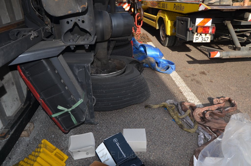 VU LKW umgestuerzt A 3 Rich Oberhausen Hoehe AS Koeln Koenigsforst P223.JPG - Miklos Laubert